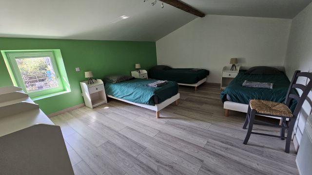 Chambre avec 3 lits simple ou 1 lit double et 1 lit simple
